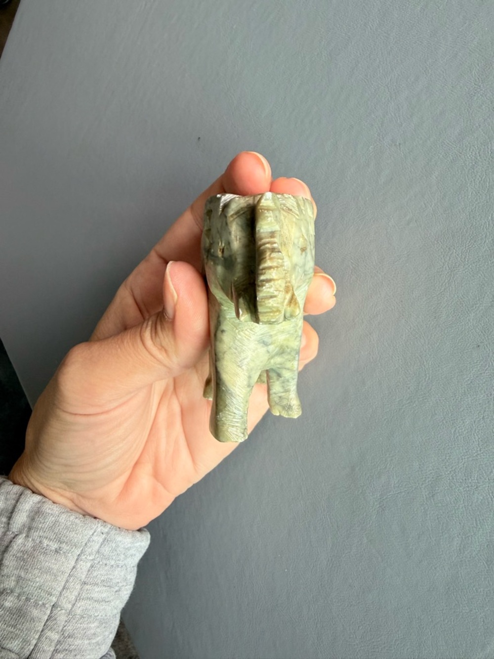 Stone elephant - Picture 2 of 7